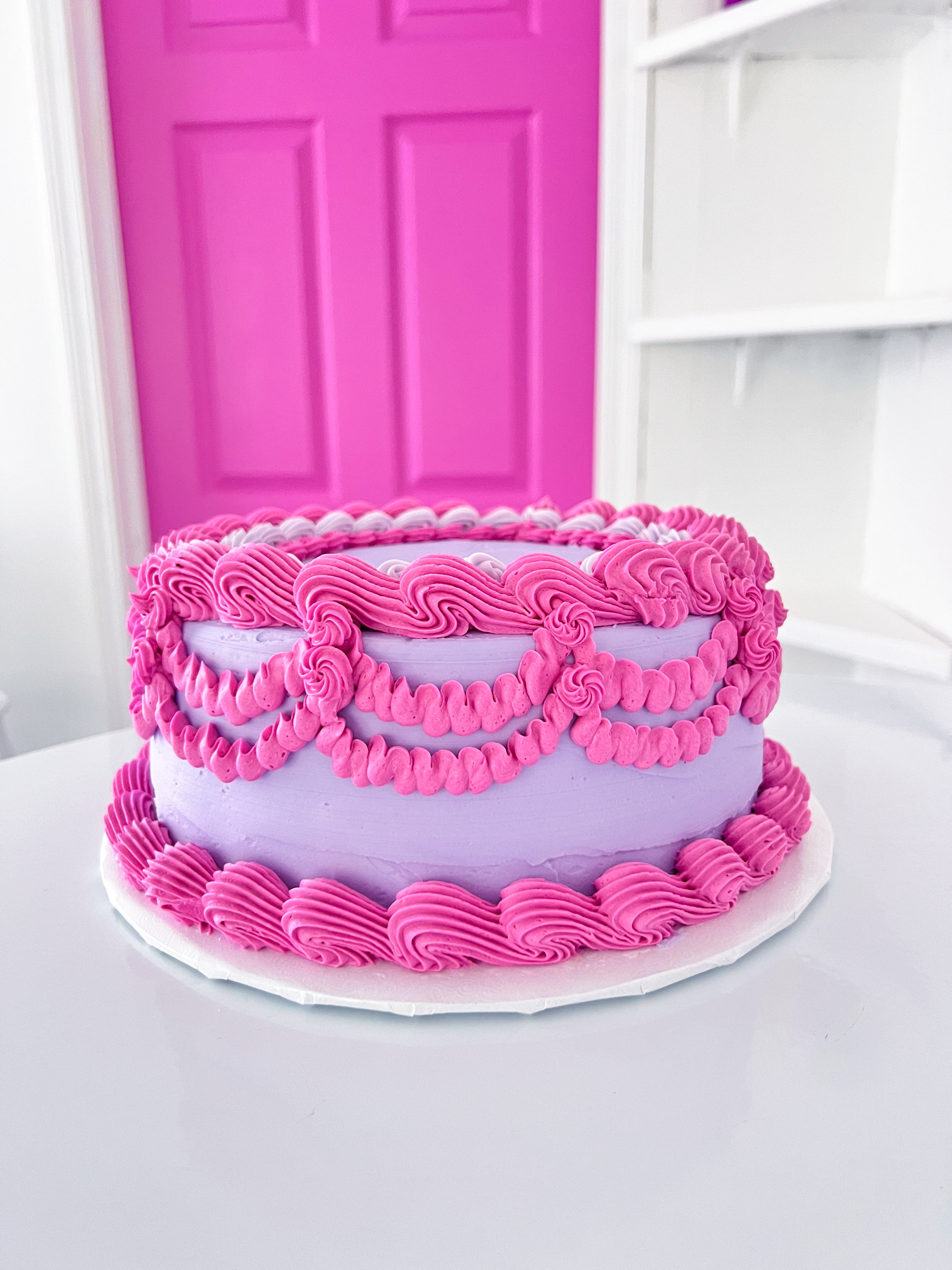 Vintage Inspired Piped Buttercream Cake Tutorial - Cakes by Lynz